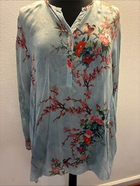 Johnny Was Light Blue Rayon Floral LoveBirds Button Front Tunic Blouse Medium